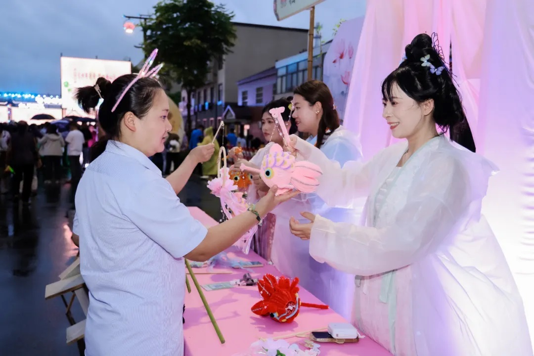 塔集月亮集